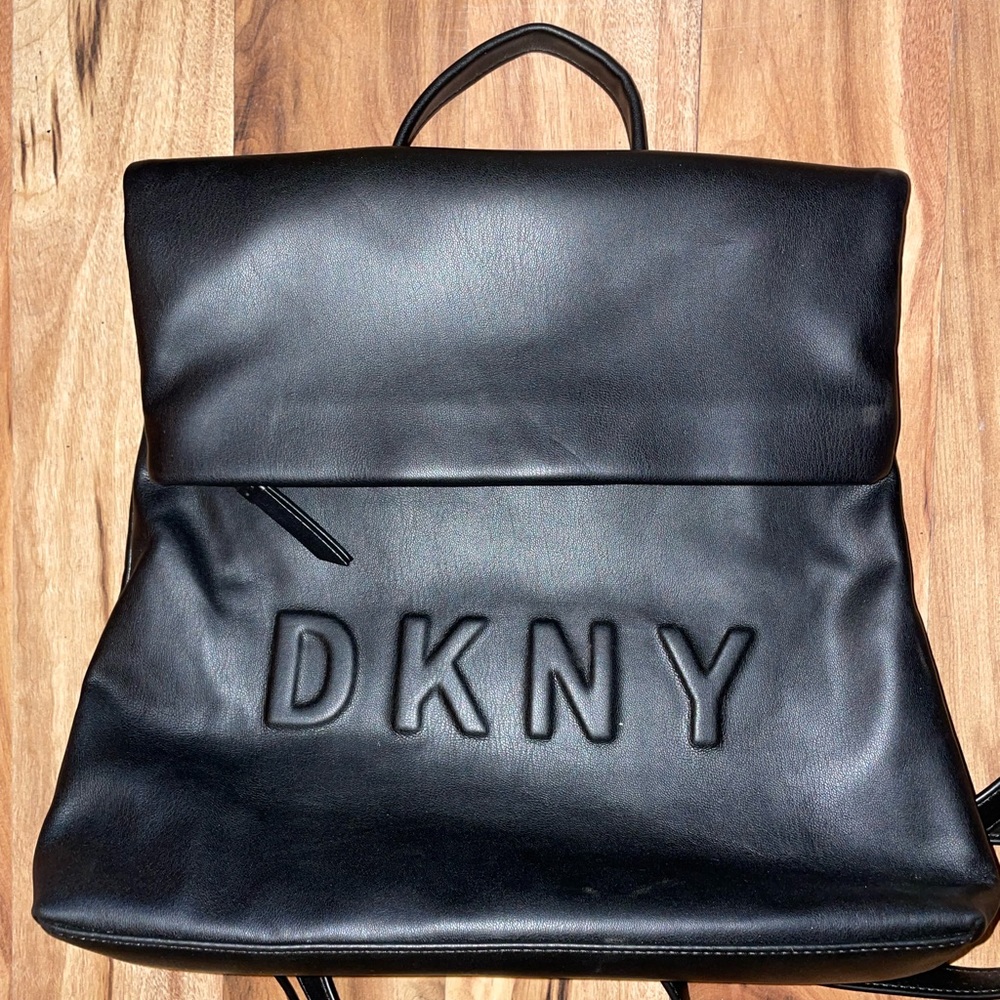 DKNY Tilly Medium Logo Backpack